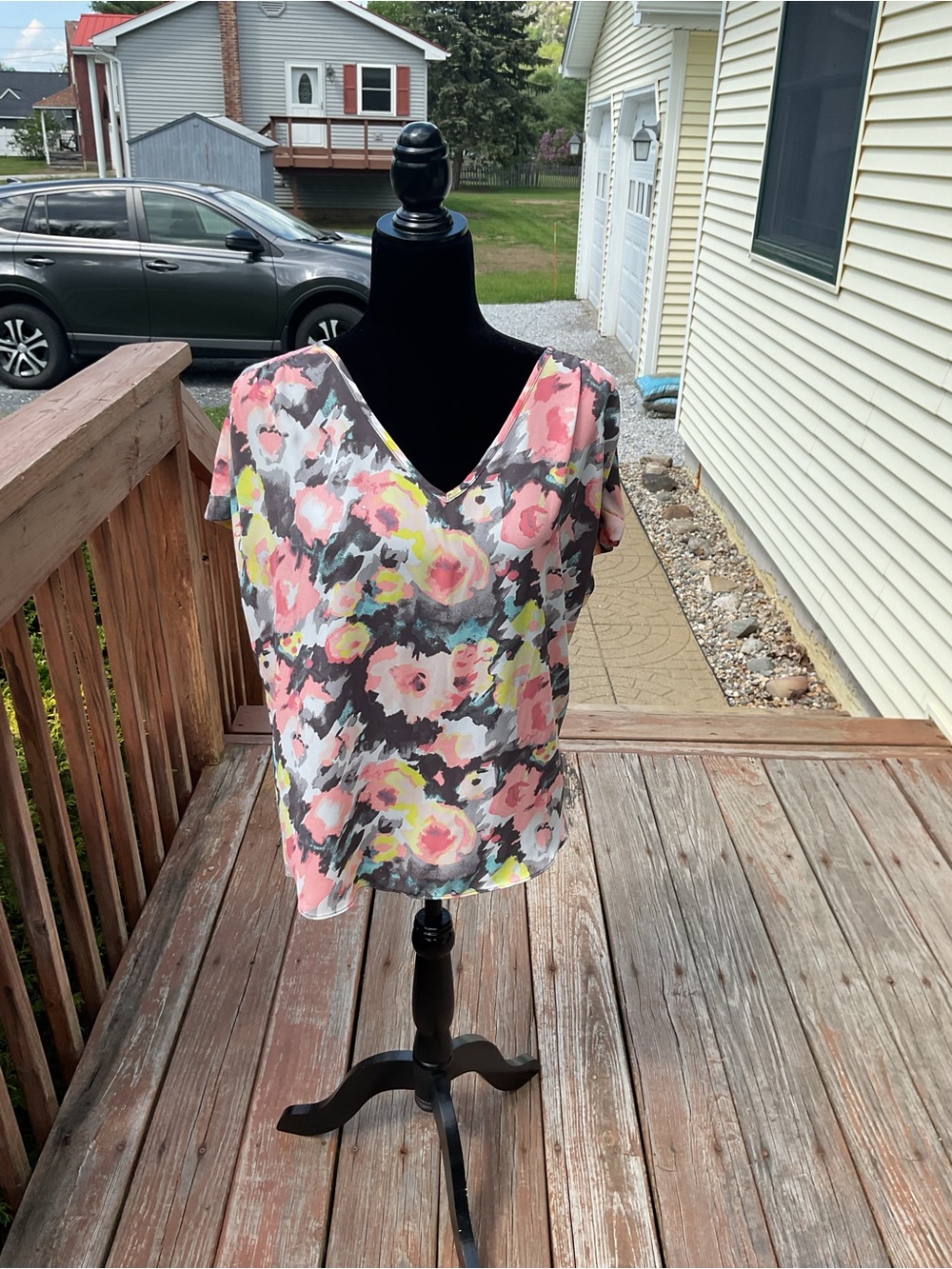 LOFT Floral V-Neck Short Sleeve Blouse in Pink, Gray & Yellow